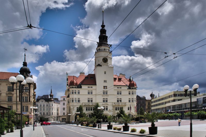 Horní náměstí s Hláskou a palmami