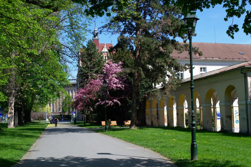 Procházka Dvořákovými sady kolem arkád neboli Opavské promenády